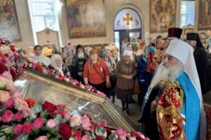 Митрополит Барнаульский и Алтайский Сергий возглавил Литургию в Никольском храме в престольный праздник