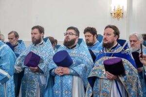 Митрополит Сергий совершил малое освящение Спасского собора и возглавил Божественную литургию